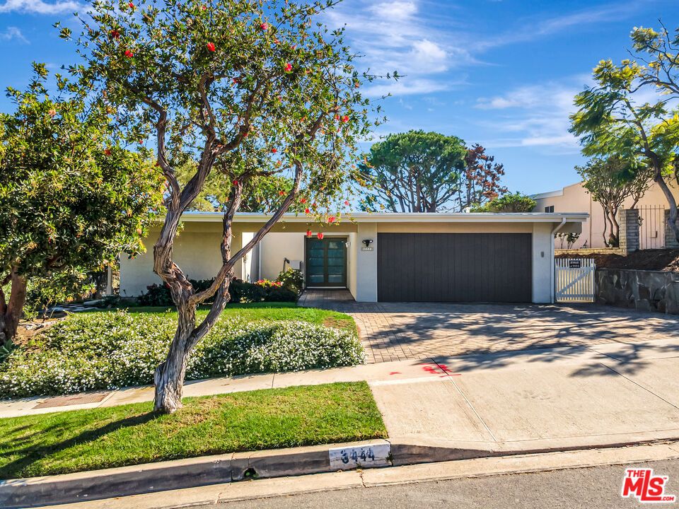 Attached, Exterior, Facade, Ranch