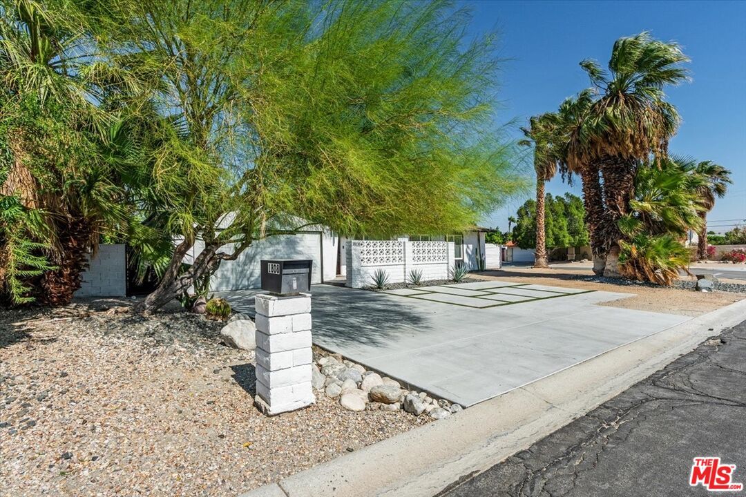 Backyard, Detached Garage, Exterior