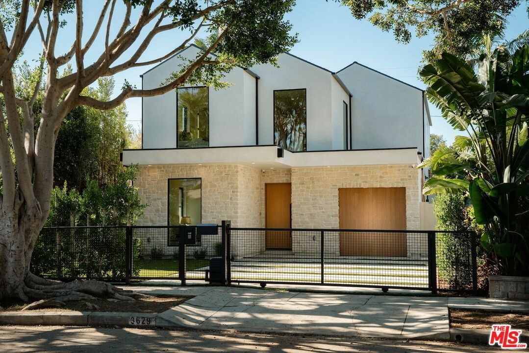 Exterior, Facade, Brick Facade, Modern