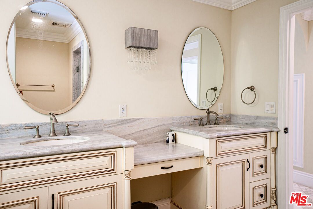 Bathroom, Dual Sink Vanities, Interior