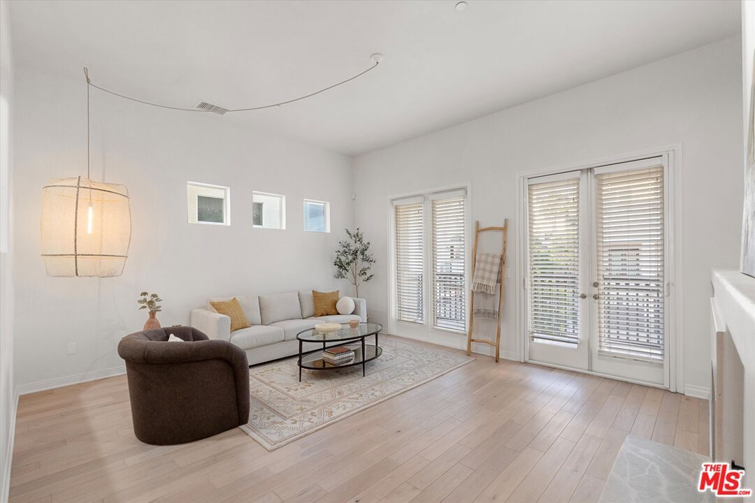 Interior, Living room, Pendant Lights, Wood Texture Flooring