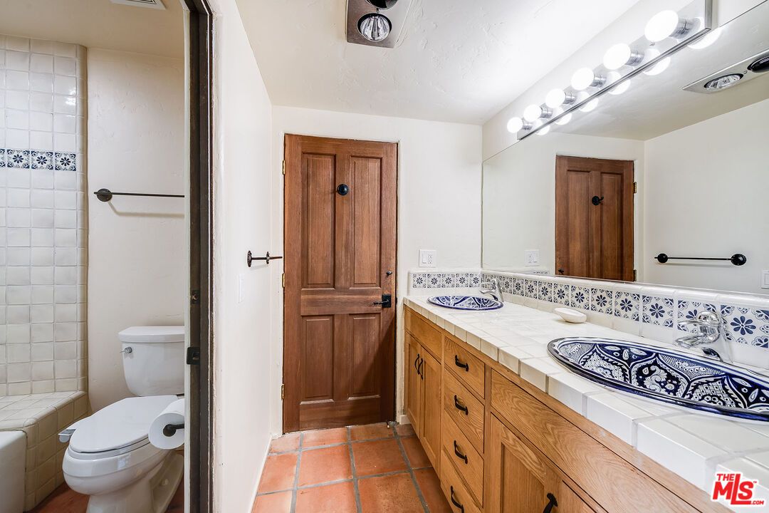 Bathroom, Interior, Tile Countertops