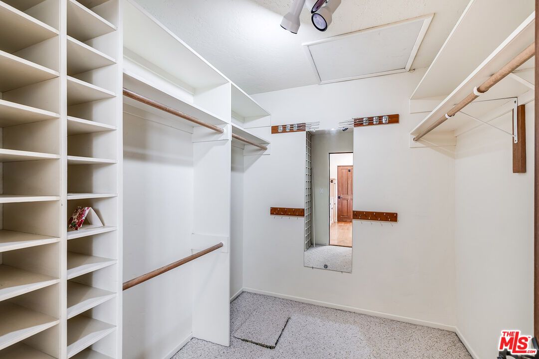 Interior, Walk-in Closets