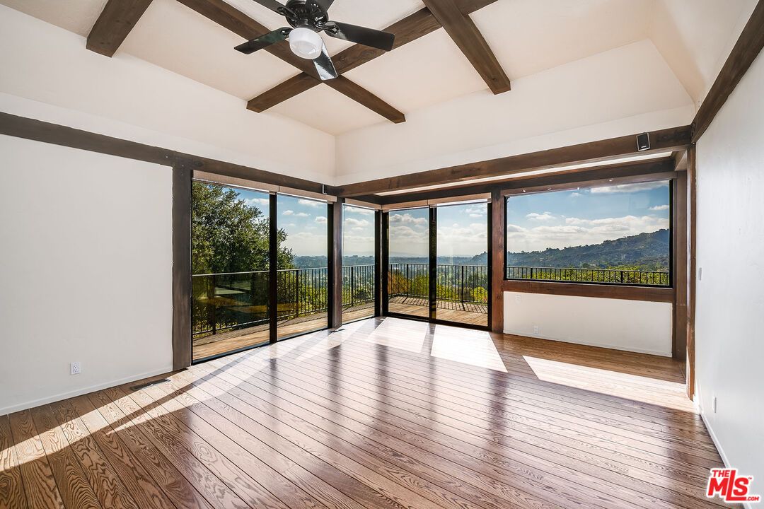 Empty room, Interior, Wooden Beams, Wood Texture Flooring