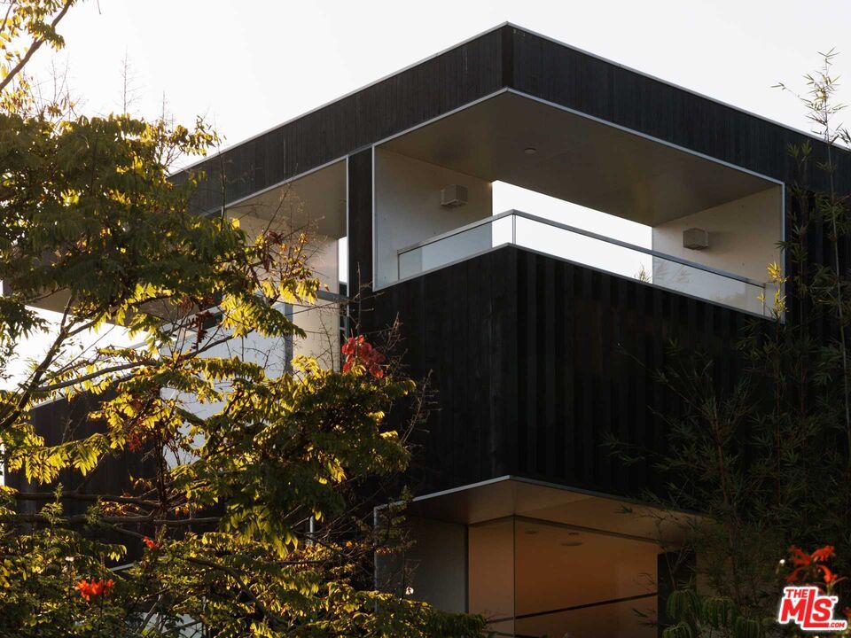 Exterior, Facade, None