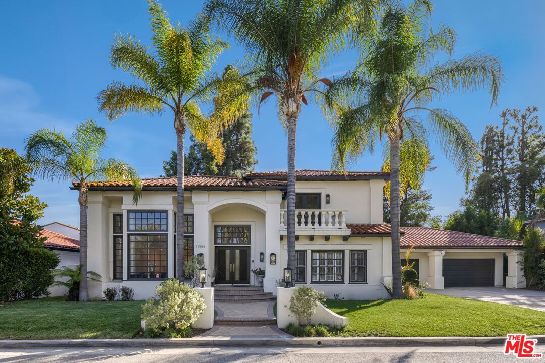 Attached, Exterior, Facade, Spanish Mediterranean