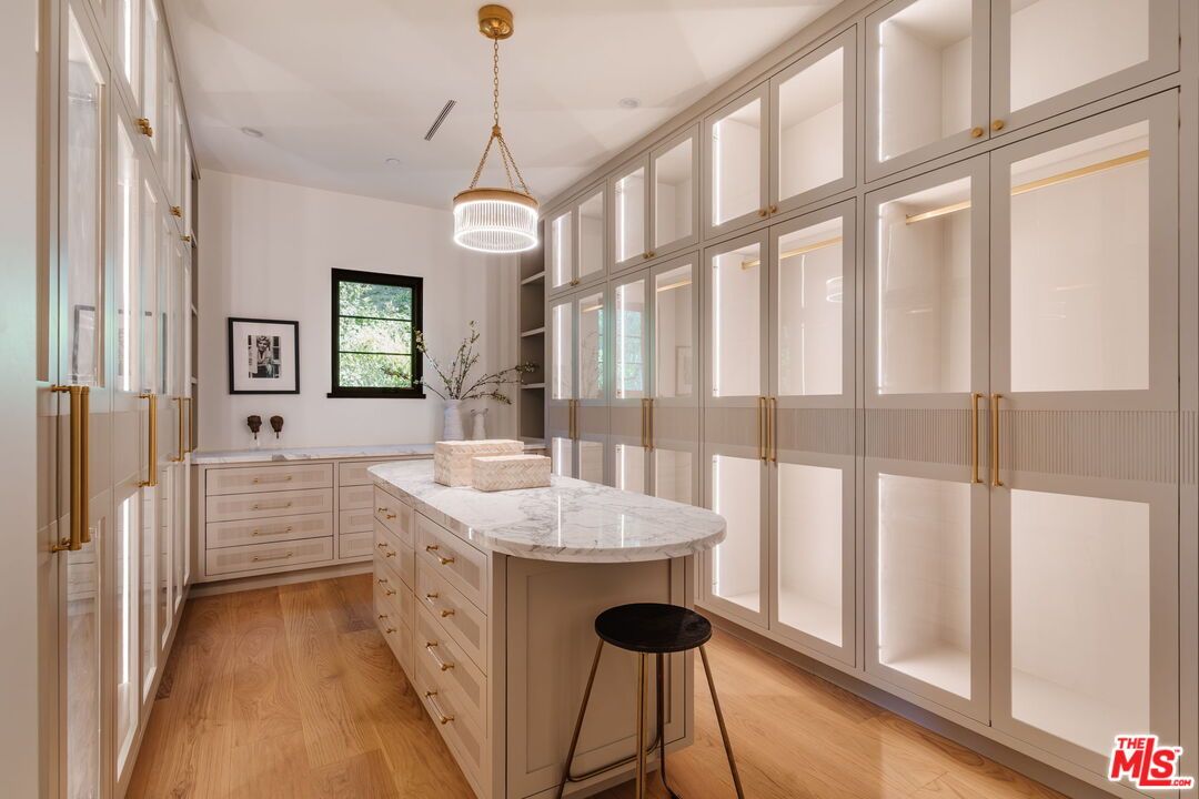 Interior, Pendant Lights, Wood Texture Flooring