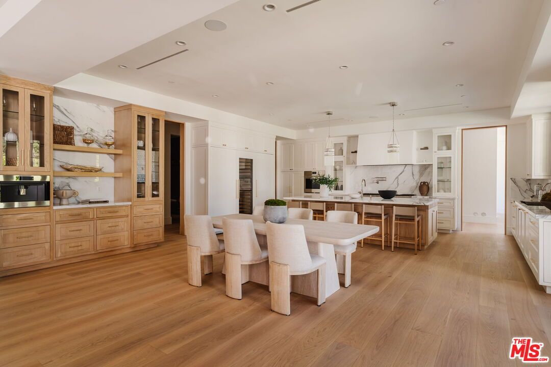 Dining room, Interior, Kitchen, Marble Walls, Pendant Lights, Recessed Lighting, Wood Texture Flooring