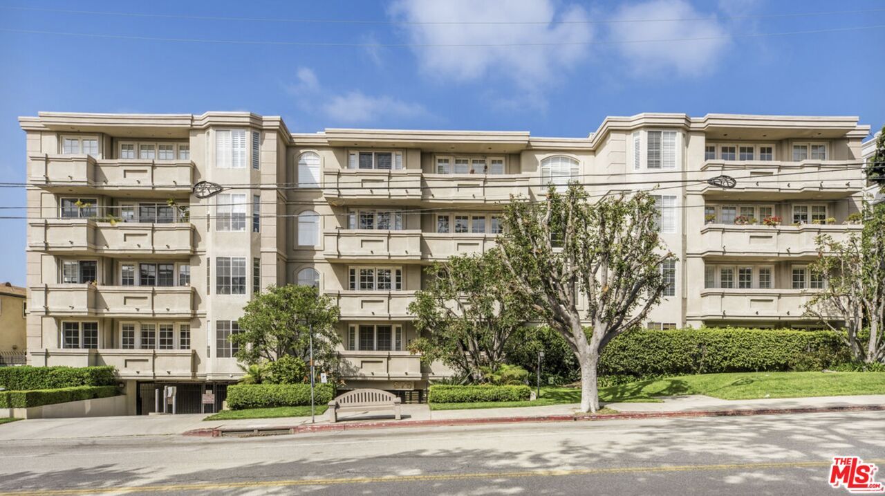 Exterior, Facade, Condo Building