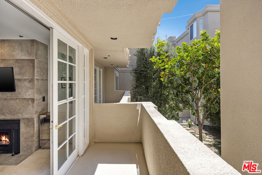 Exterior, Fireplace, Recessed Lighting