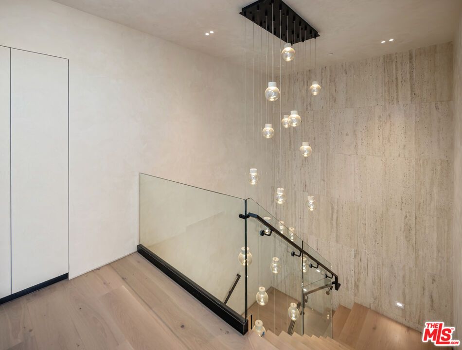 Interior, Pendant Lights, Recessed Lighting, Wood Texture Flooring