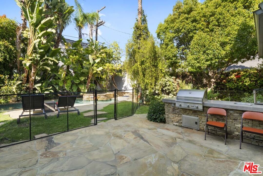 Exterior, Outdoor Kitchen