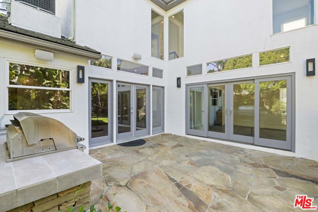 Exterior, Outdoor Kitchen