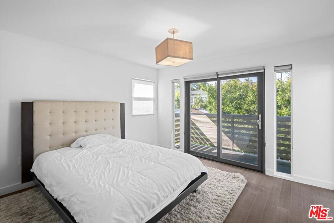 Bedroom, Interior, Pendant Lights, Wood Texture Flooring