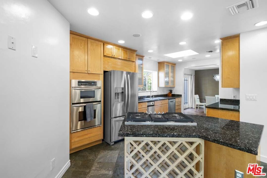 Dining room, Interior, Kitchen, Recessed Lighting, Stainless Steel Appliances
