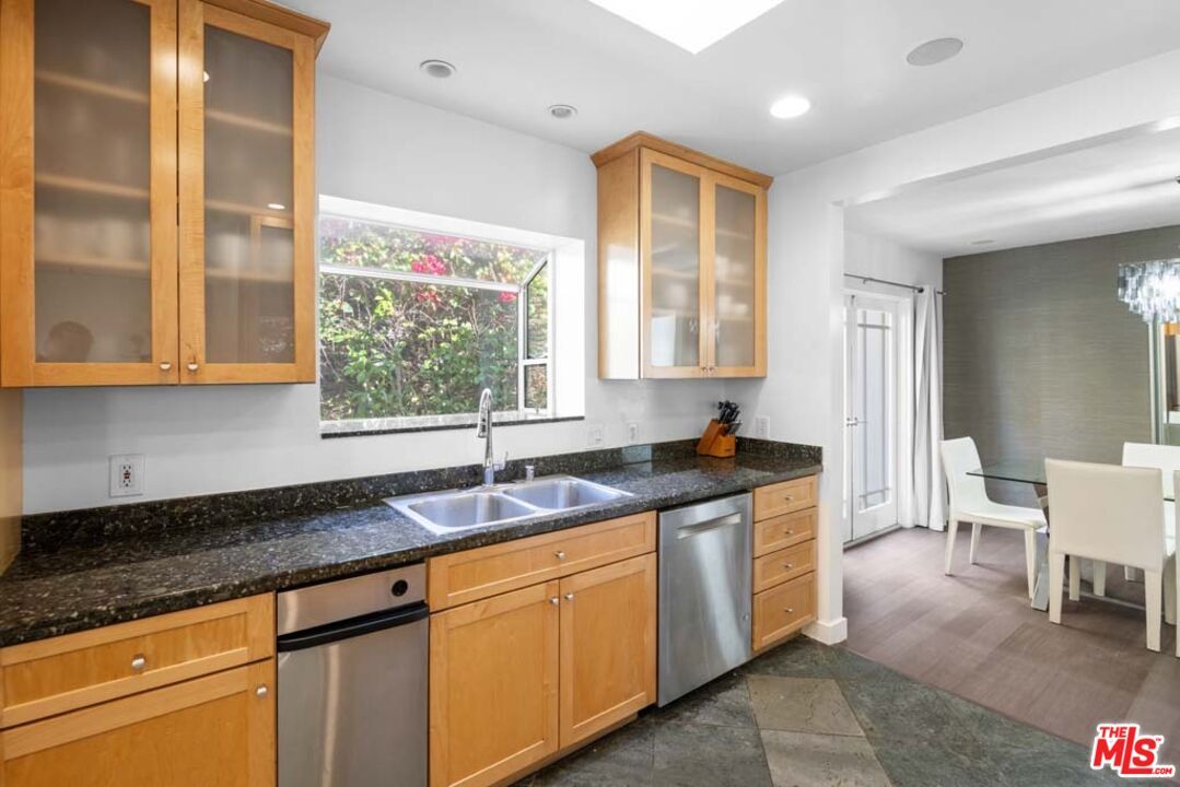 Chandelier, Dining room, Interior, Kitchen, Recessed Lighting, Stainless Steel Appliances