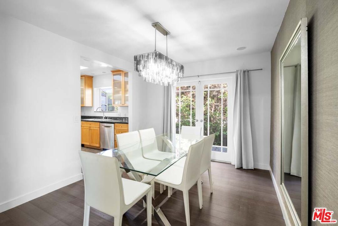 Chandelier, Dining room, Interior, Kitchen, Recessed Lighting, Wood Texture Flooring