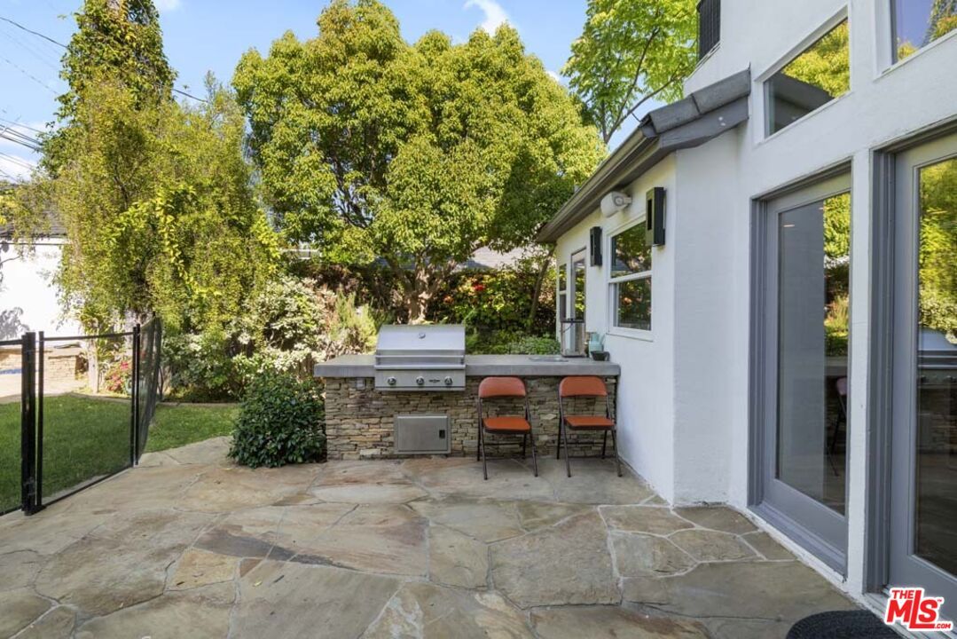 Exterior, Outdoor Kitchen