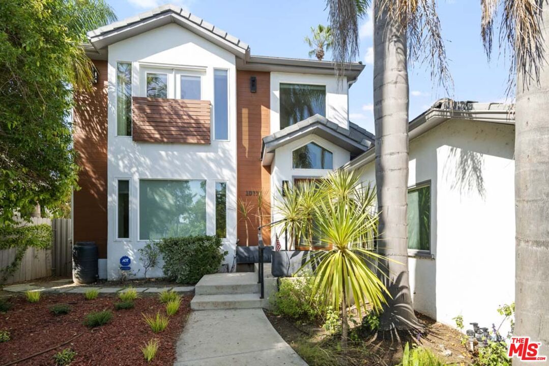 Exterior, Facade, Mediterranean