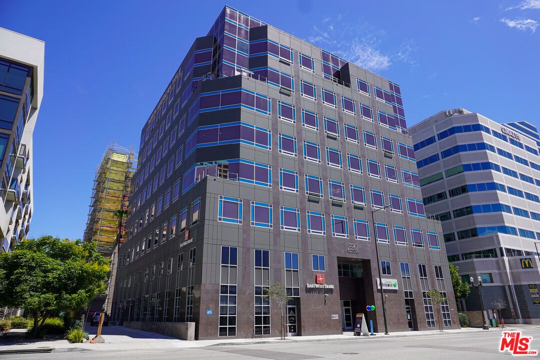 Exterior, Facade, Highrise