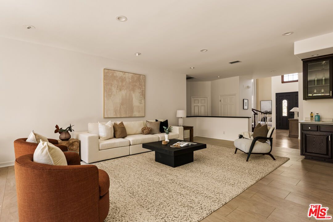 Fitness Equipment, Interior, Living room, Recessed Lighting, Wood Texture Flooring