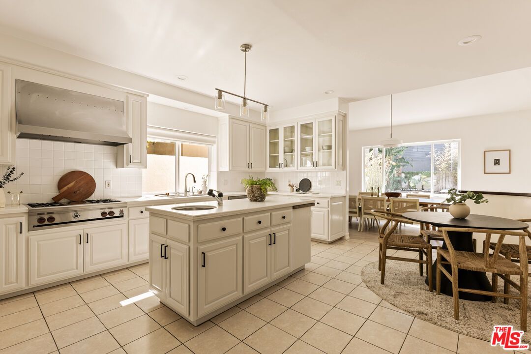 Dining room, Interior, Kitchen, Pendant Lights, Recessed Lighting, Stainless Steel Appliances