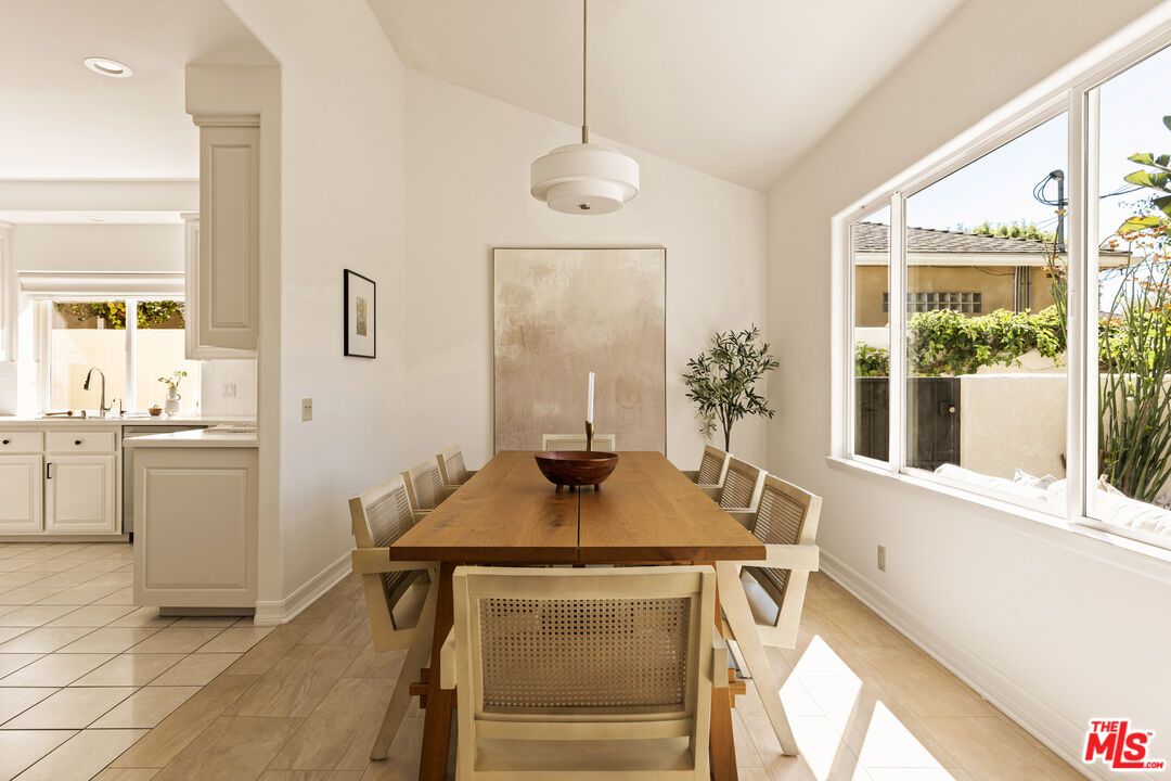 Dining room, Interior, Pendant Lights, Recessed Lighting