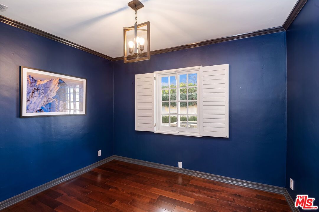 Empty room, Interior, Pendant Lights, Wood Texture Flooring