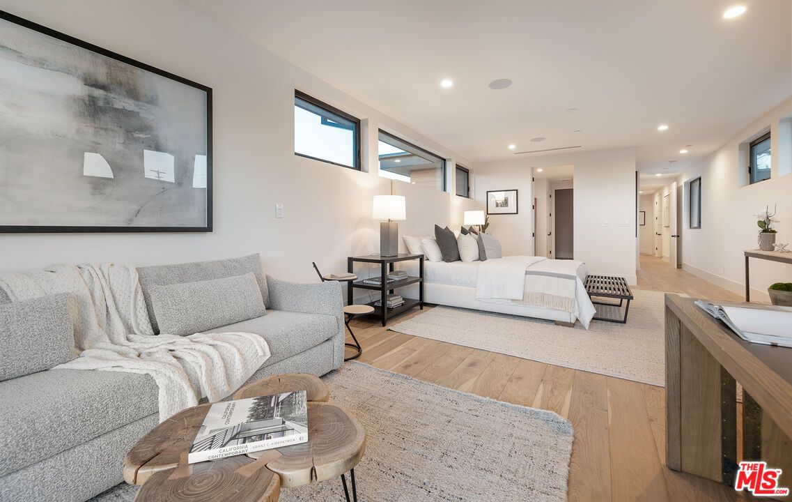 Bedroom, Interior, Living room, Recessed Lighting, Wood Texture Flooring