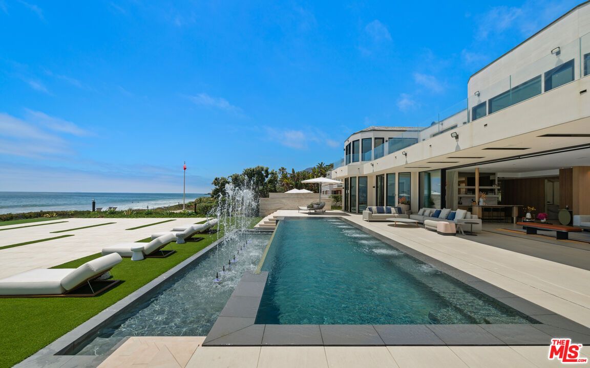 Exterior, Pool, Water