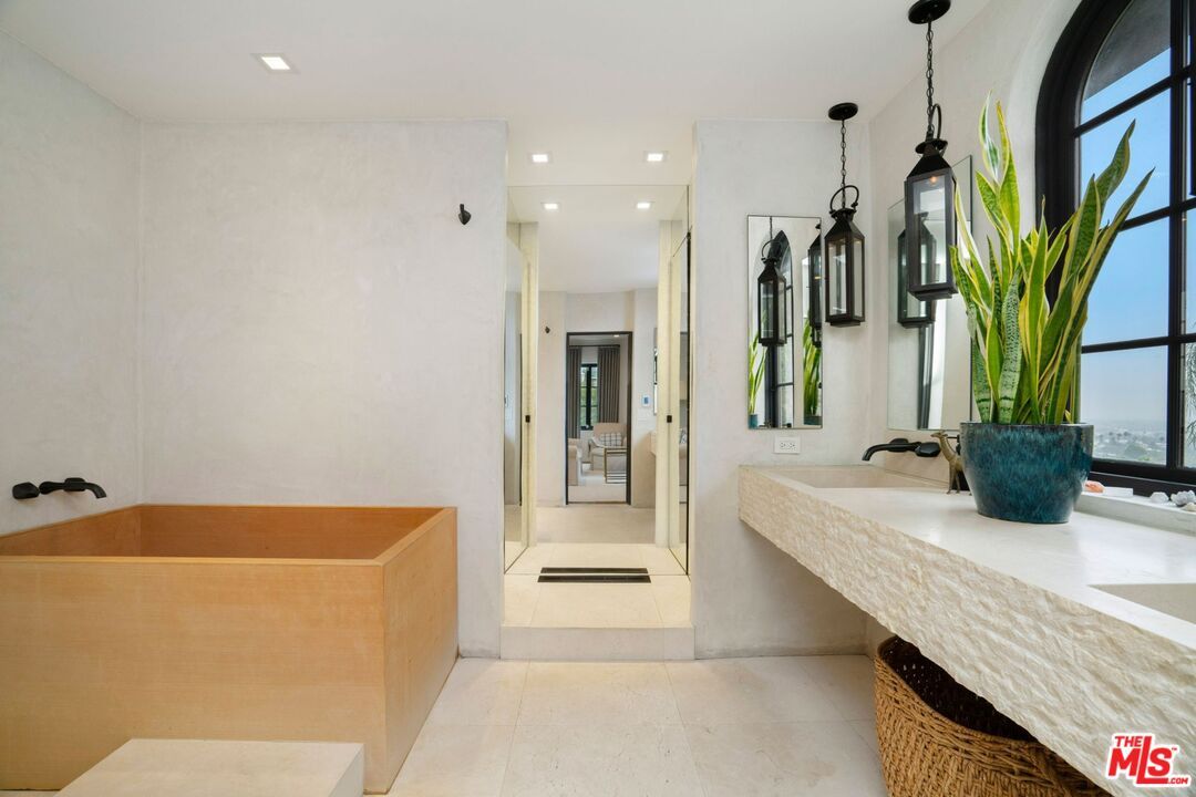 Bathroom, Interior, Pendant Lights, Recessed Lighting