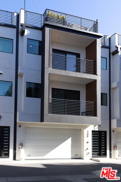 Attached, Exterior, Facade, Rowhouse