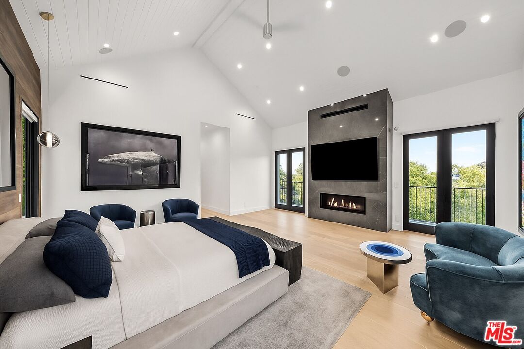 Bedroom, Fireplace, Interior, Recessed Lighting, Wood Texture Flooring