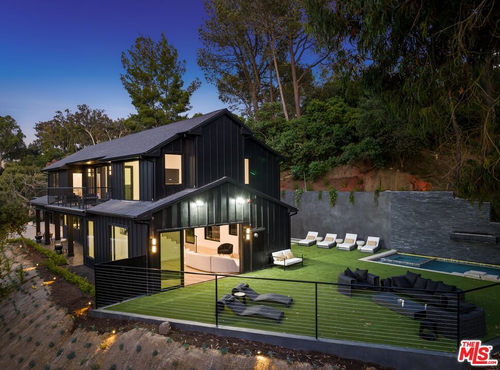 Backyard, Exterior, Facade, Farmhouse