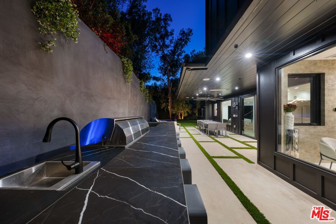 Exterior, Outdoor Kitchen