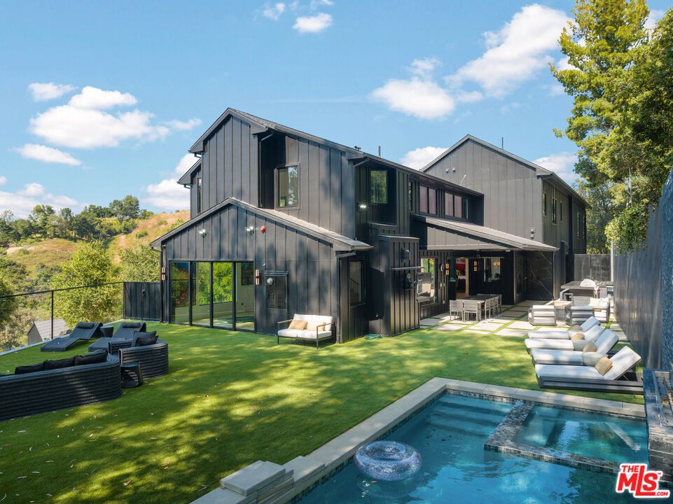 Backyard, Exterior, Hot Tub