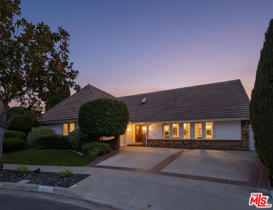 Backyard, Exterior, Facade, Ranch