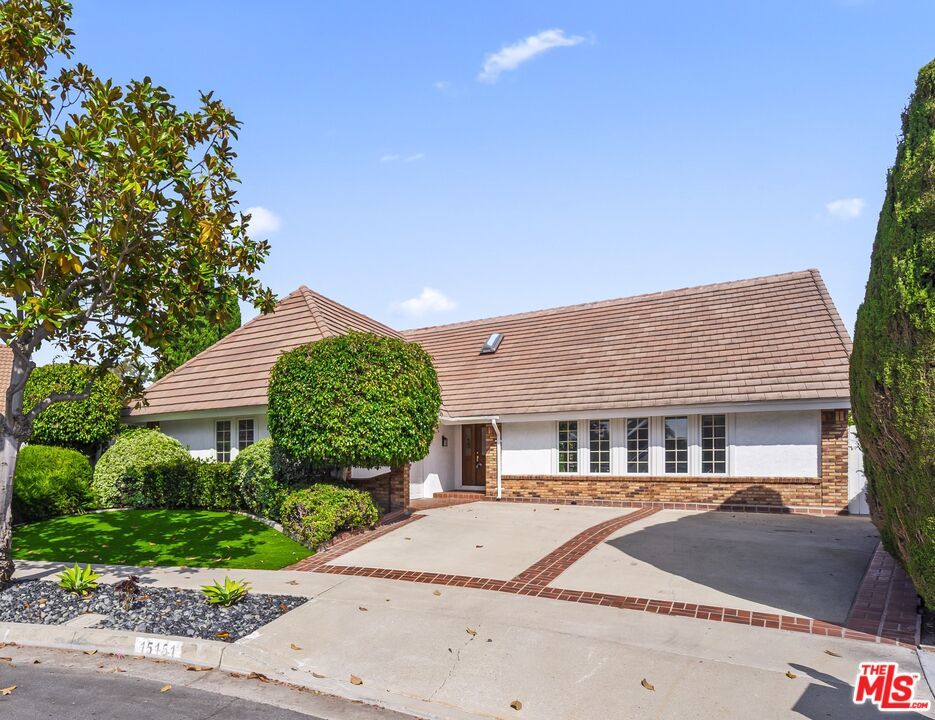 Backyard, Exterior, Facade, Ranch