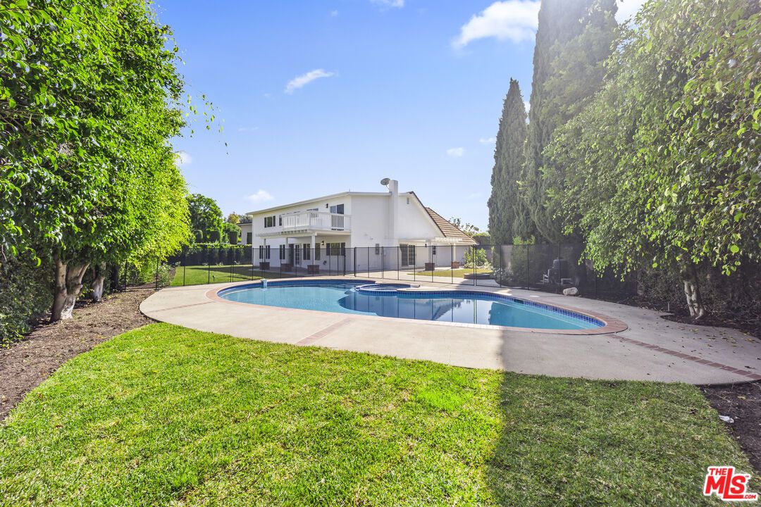 Backyard, Exterior, Pool