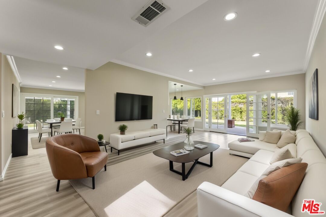 Dining room, Interior, Living room, Recessed Lighting, Wood Texture Flooring