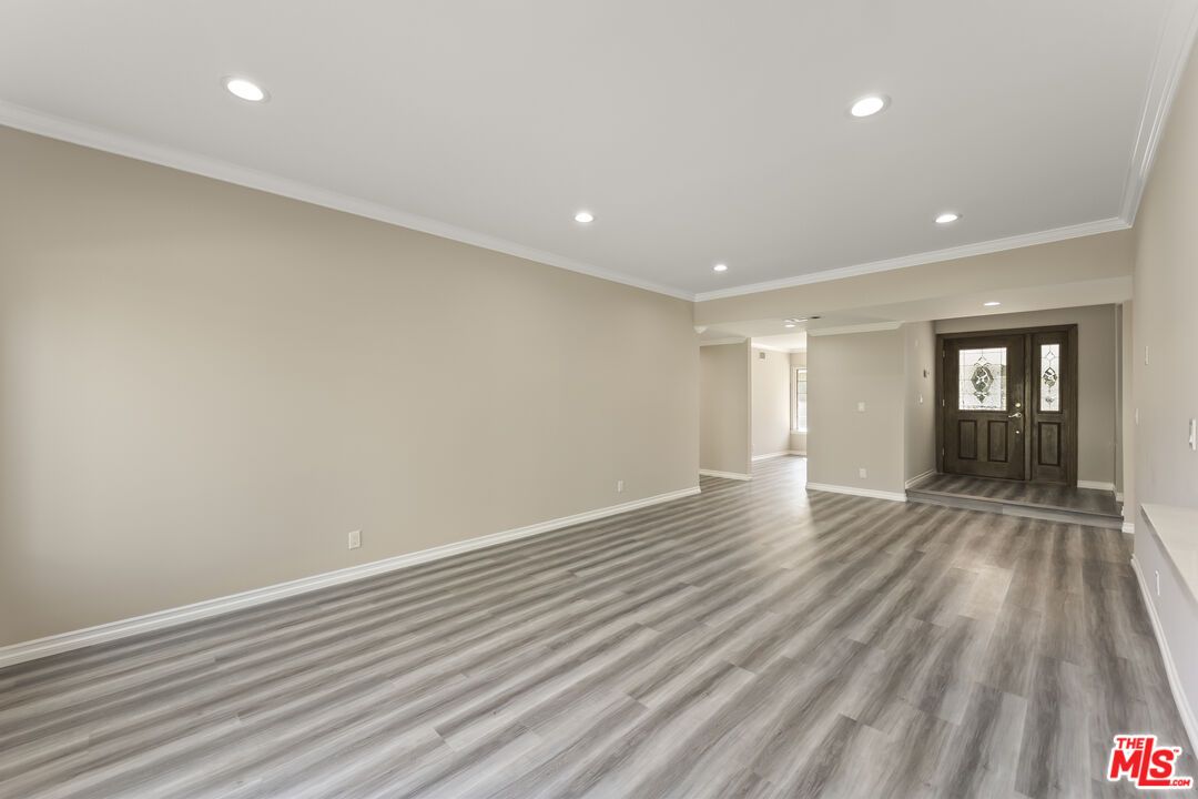 Empty room, Interior, Recessed Lighting, Wood Texture Flooring