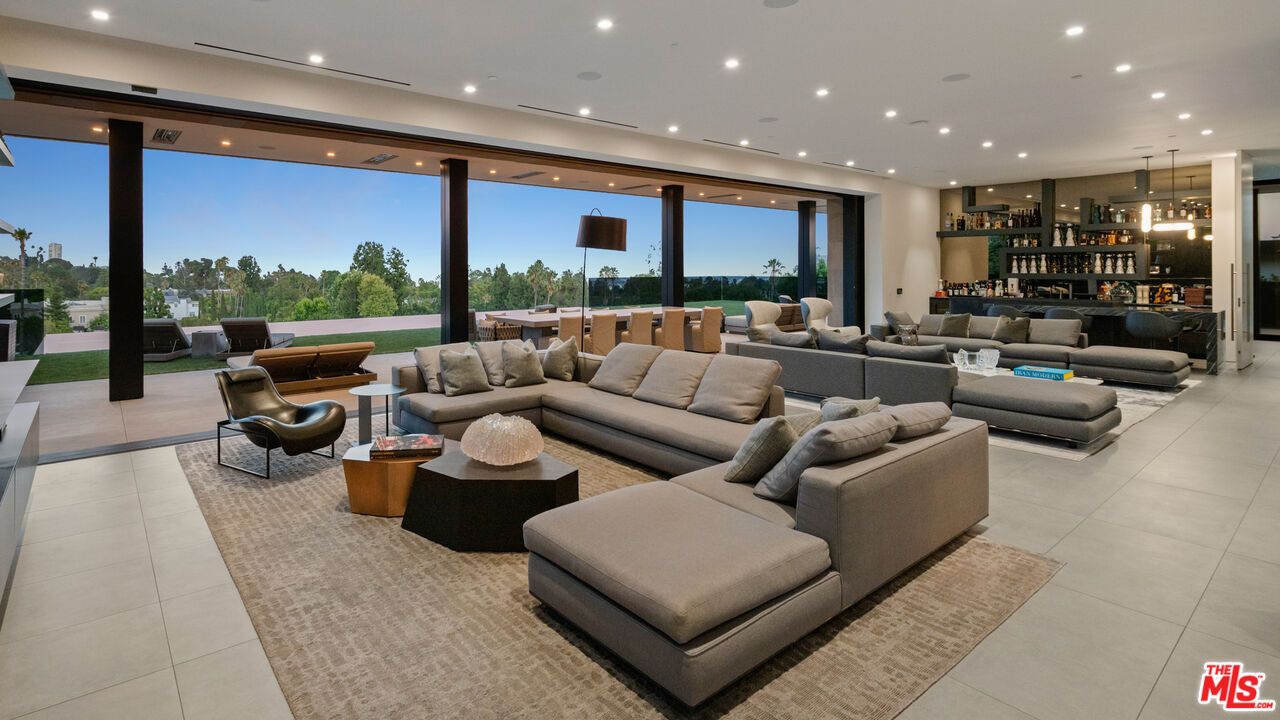 Interior, Living room, Pendant Lights, Recessed Lighting