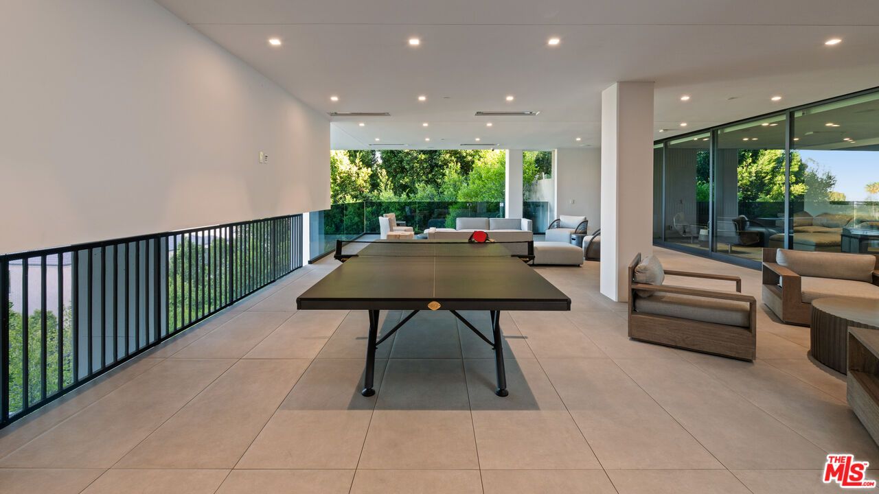 Game Room, Interior, Recessed Lighting