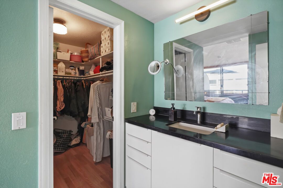 Bathroom, Interior, Walk-in Closets, Wood Texture Flooring