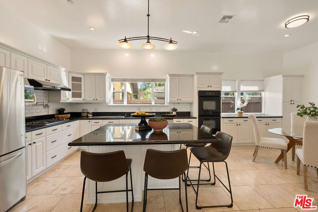 Dining room, Interior, Kitchen, Pendant Lights, Recessed Lighting, Stainless Steel Appliances