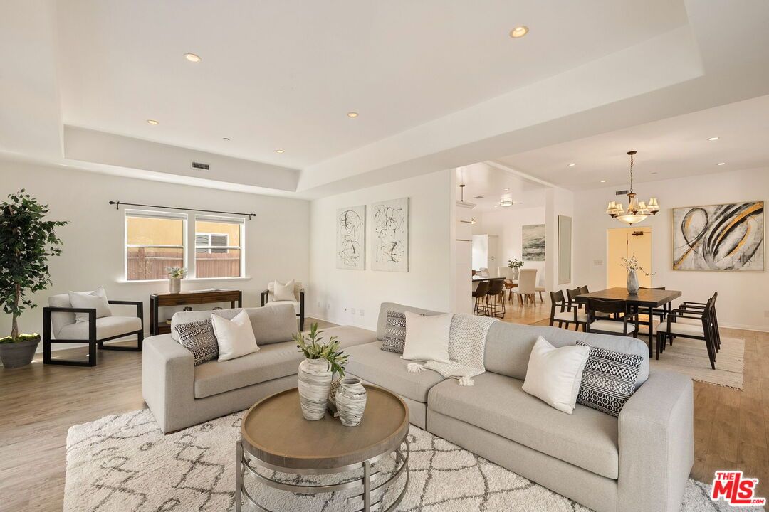 Chandelier, Dining room, Interior, Living room, Recessed Lighting, Wood Texture Flooring