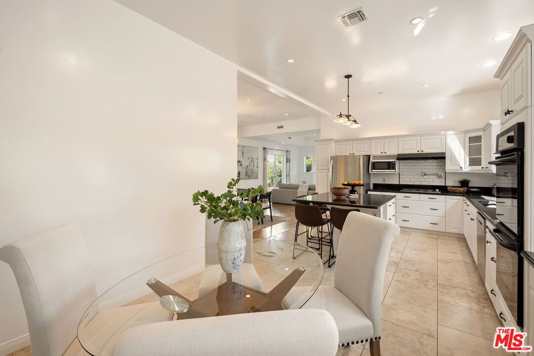 Dining room, Interior, Kitchen, Living room, Pendant Lights, Recessed Lighting, Stainless Steel Appliances
