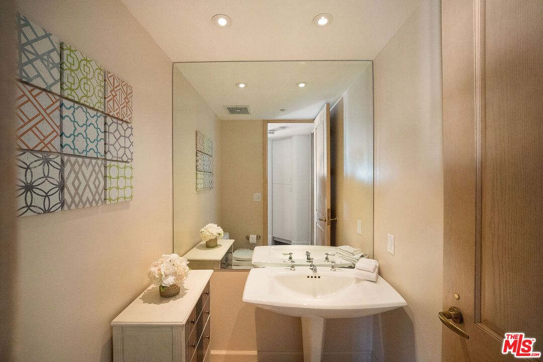 Bathroom, Interior, Recessed Lighting