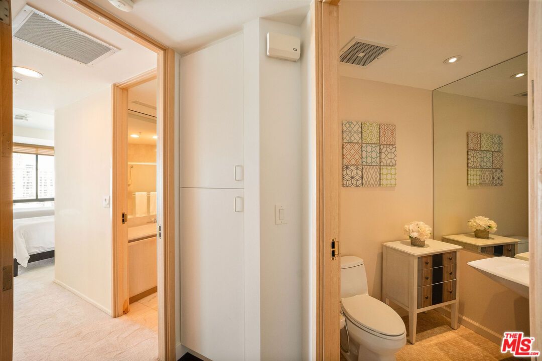 Bathroom, Interior, Recessed Lighting