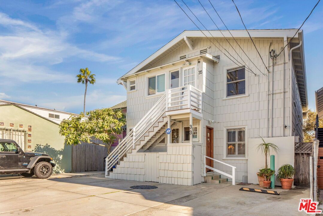 Exterior, Facade, Farmhouse